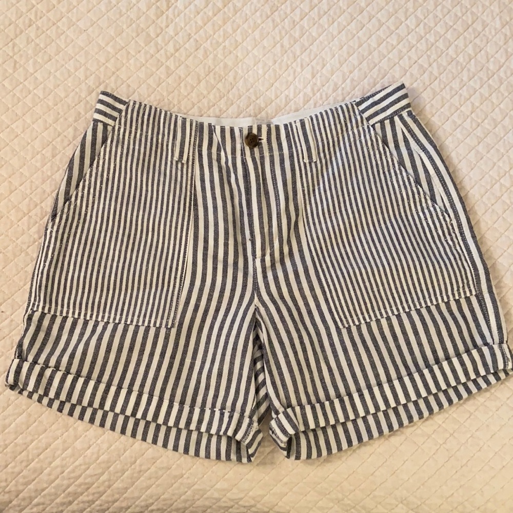Gap Women’s Navy/White Striped Shorts